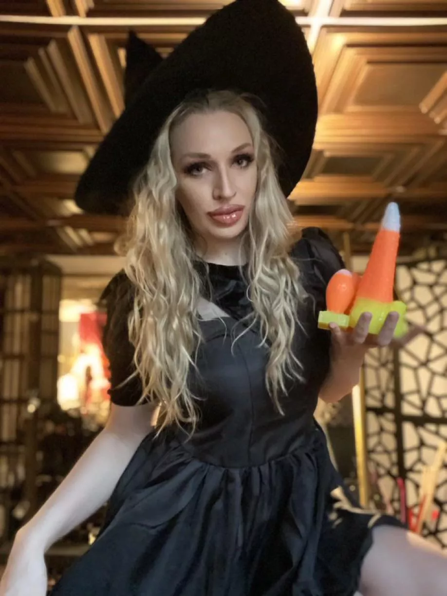 Say please mommy👅