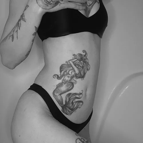 (SFW) petite, tatted, & pierced.. view my profile 🥰