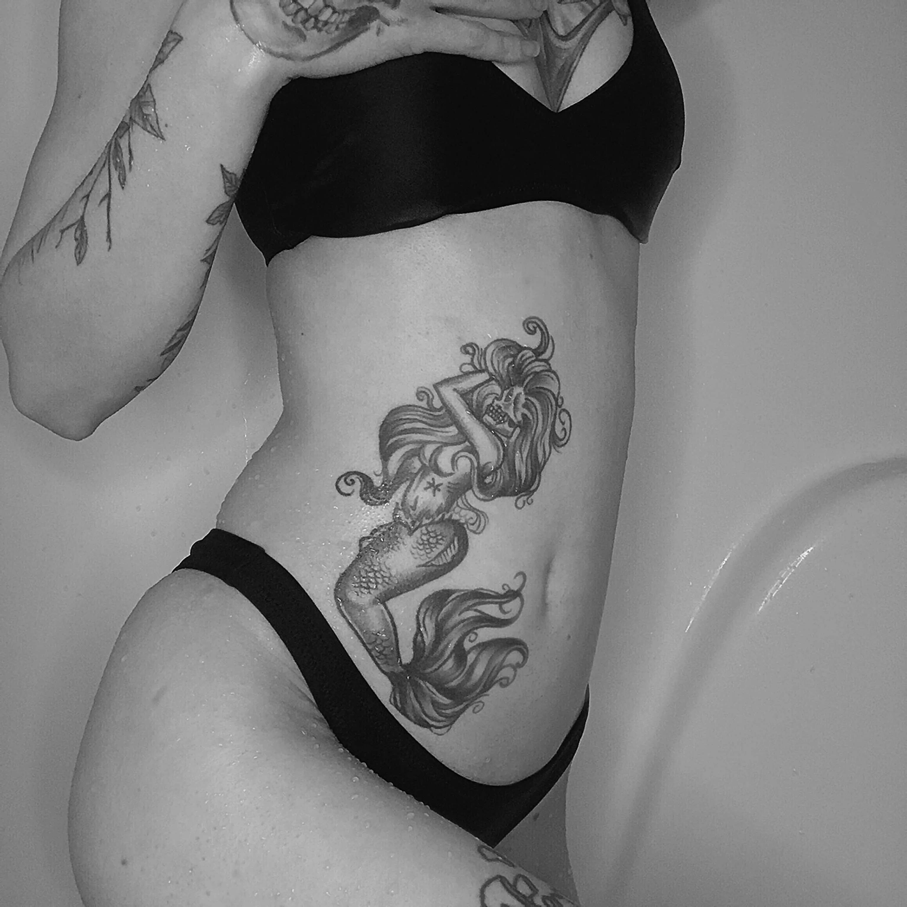 (SFW) petite, tatted, & pierced.. view my profile 🥰