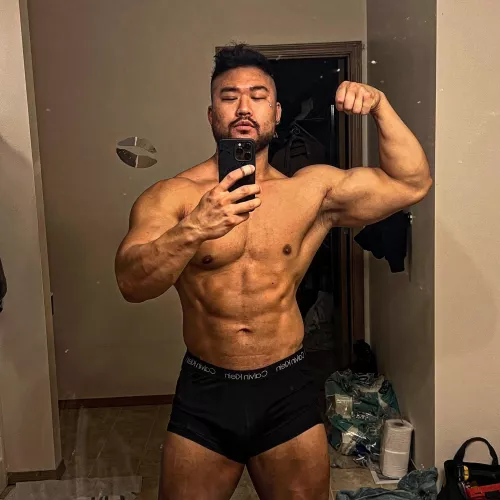 Starting the week off with a 💪 #findom