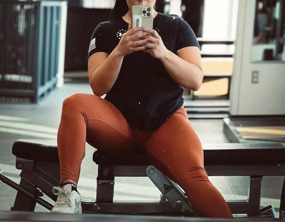 Thick and sweet love these leggings 37f mom