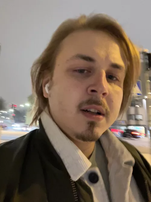 This is the first selfie I’m posting publicly after years of being insecure about my looks. I guess I’m finally recovering from a long depression cause I think I look ok in it.🙏😍