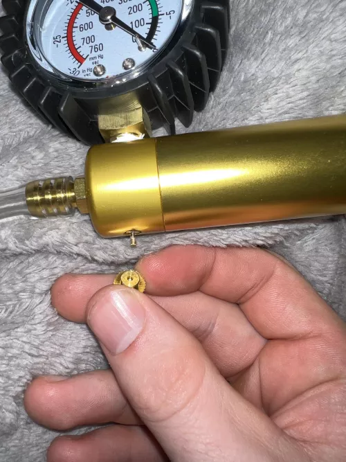 This piece won’t stay screwed it’s brand new