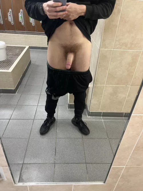 Wasn’t confident enough to lose all the clothes 😅