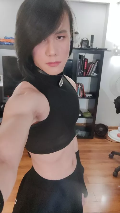 Who wants to be carried by a strong femboy 🤗