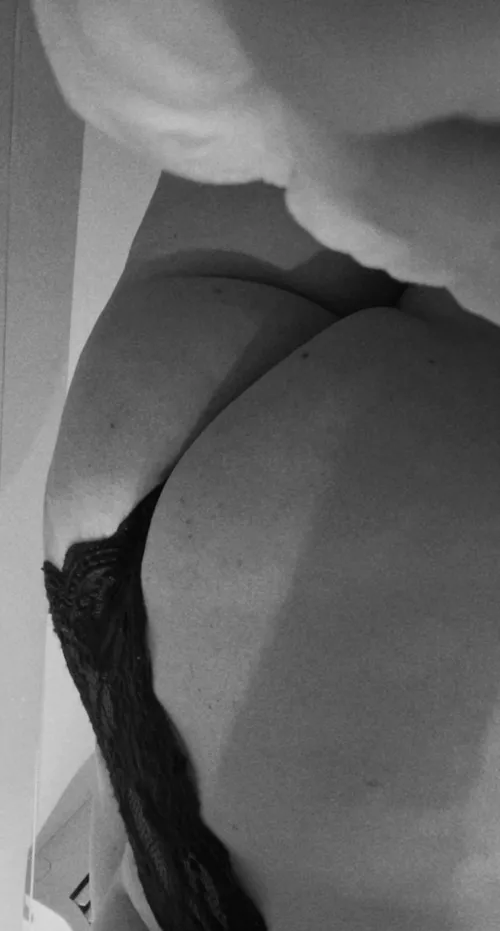 Who wants to cum in my ass?