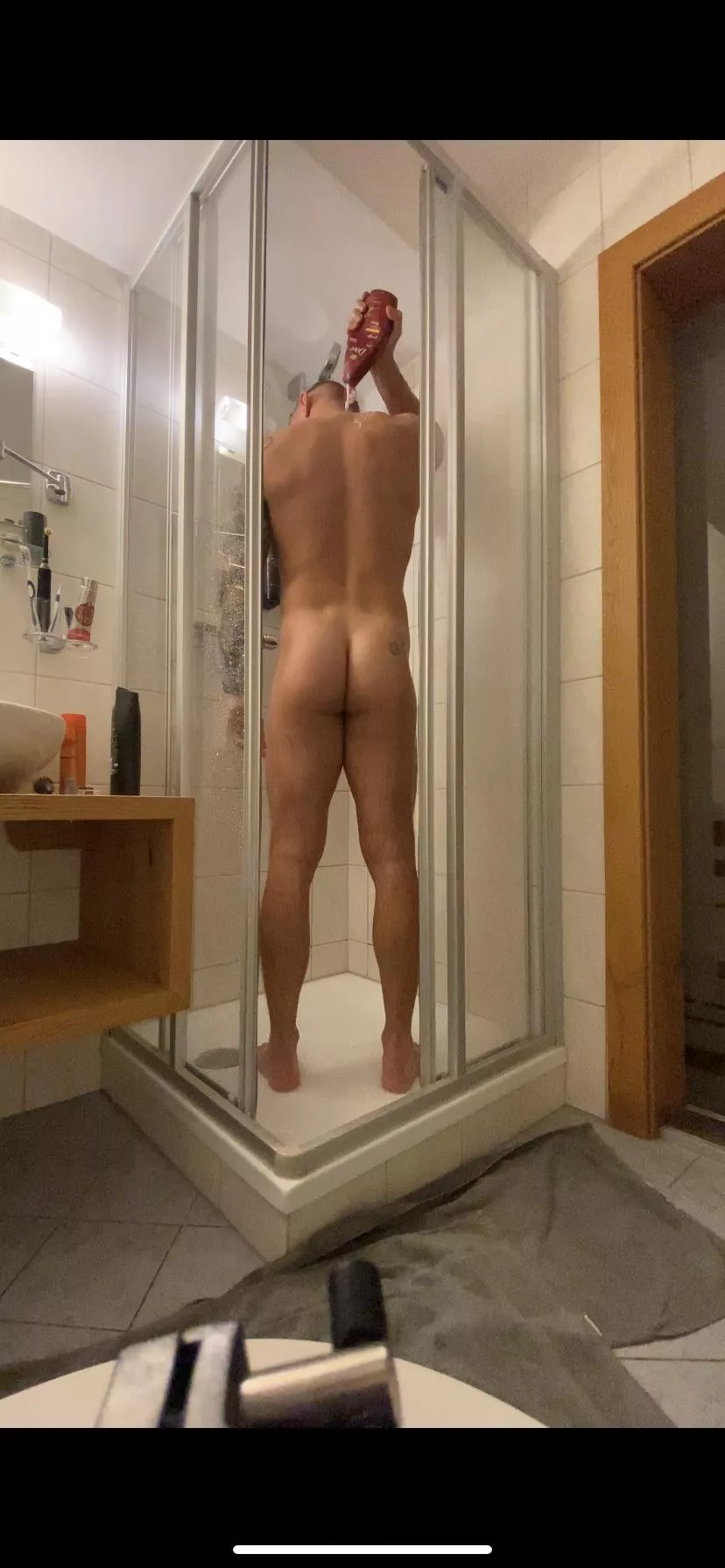 Who’s cleaning my back?