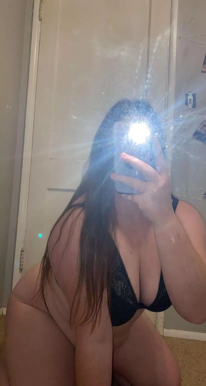 wishing i had someone to send pictures like this to while they’re at work😫😫