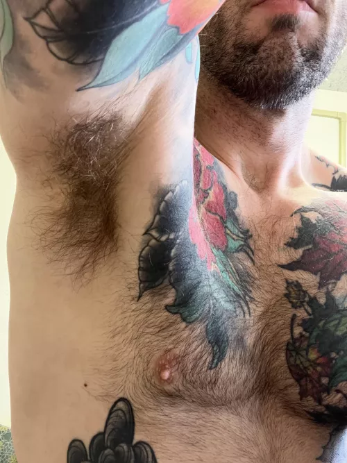 Worked all day musk…smells delicious, come in close for a whiff 😈😈