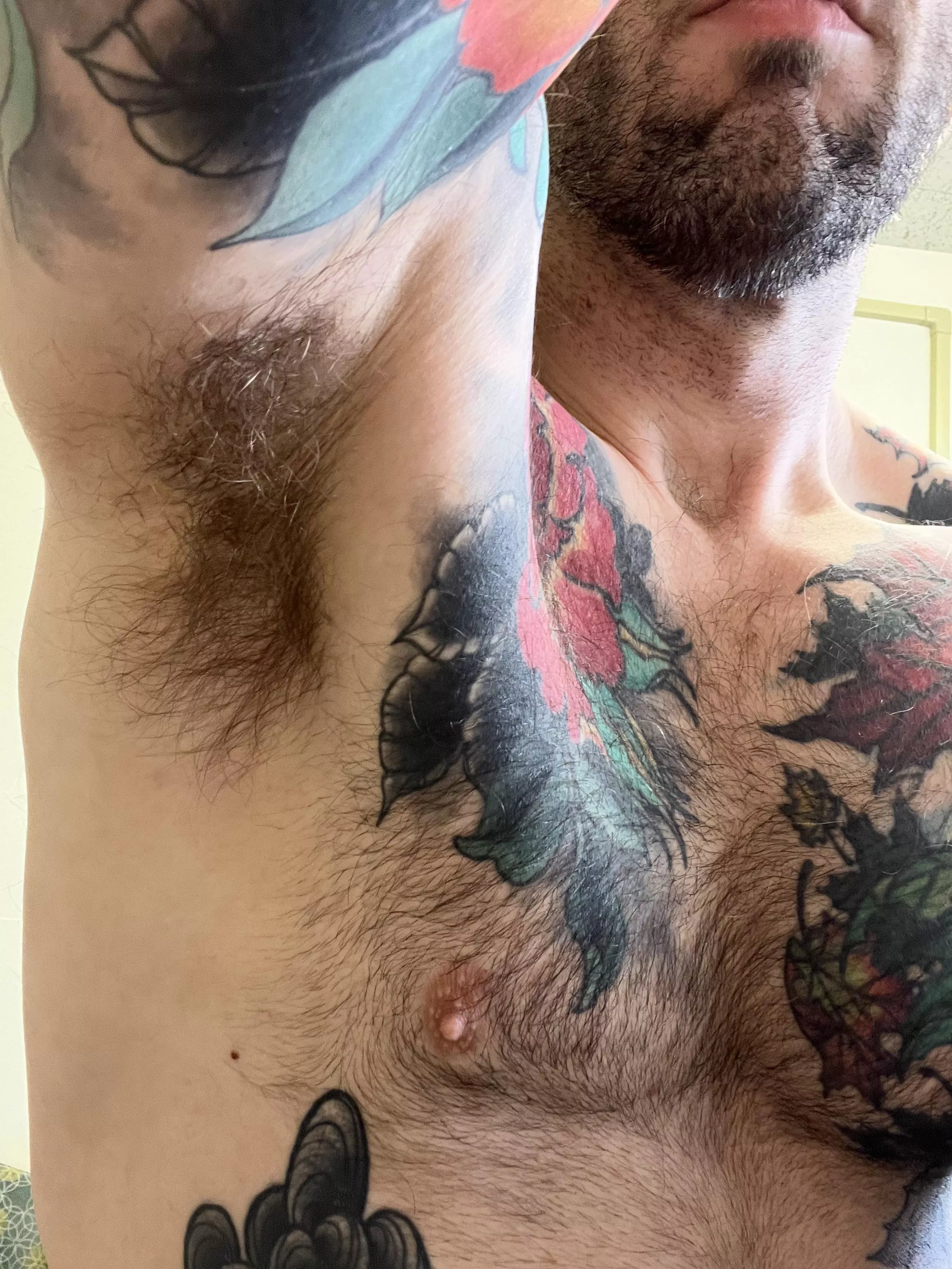 Worked all day musk…smells delicious, come in close for a whiff 😈😈