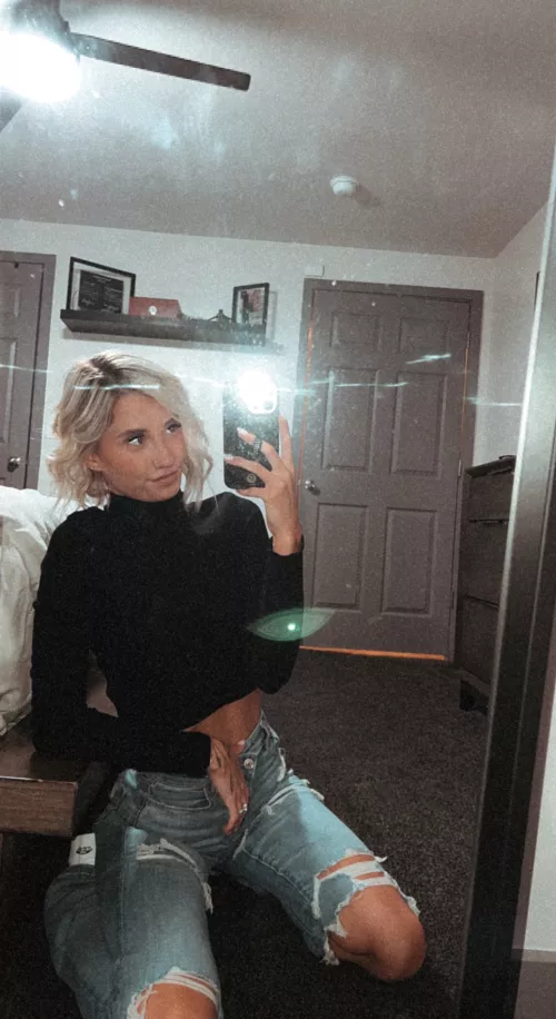 Would you like a cute, tiny and adorable girl? 😉😘