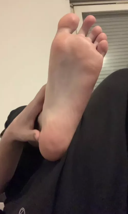 19 kinky guys into feet hmu) snap: justhere2211