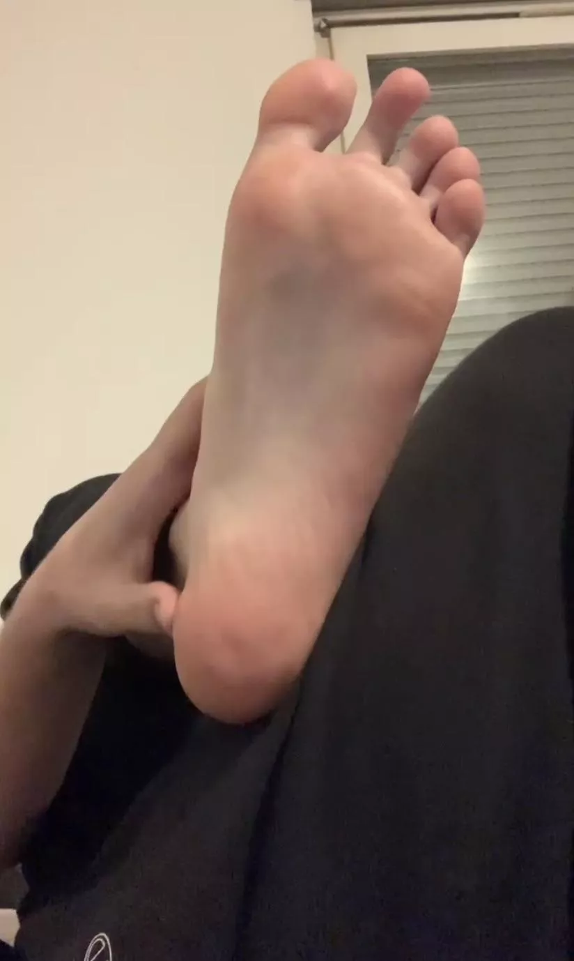 19 kinky guys into feet hmu) snap: justhere2211