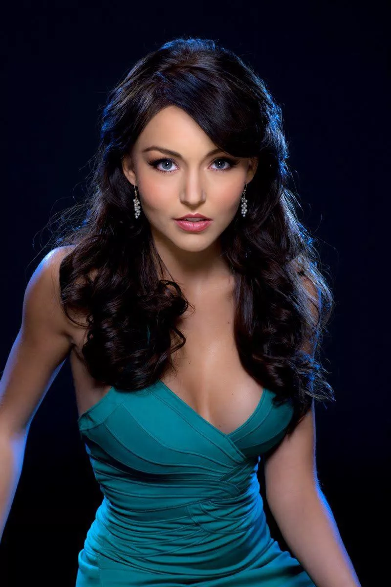 Angelique Boyer.