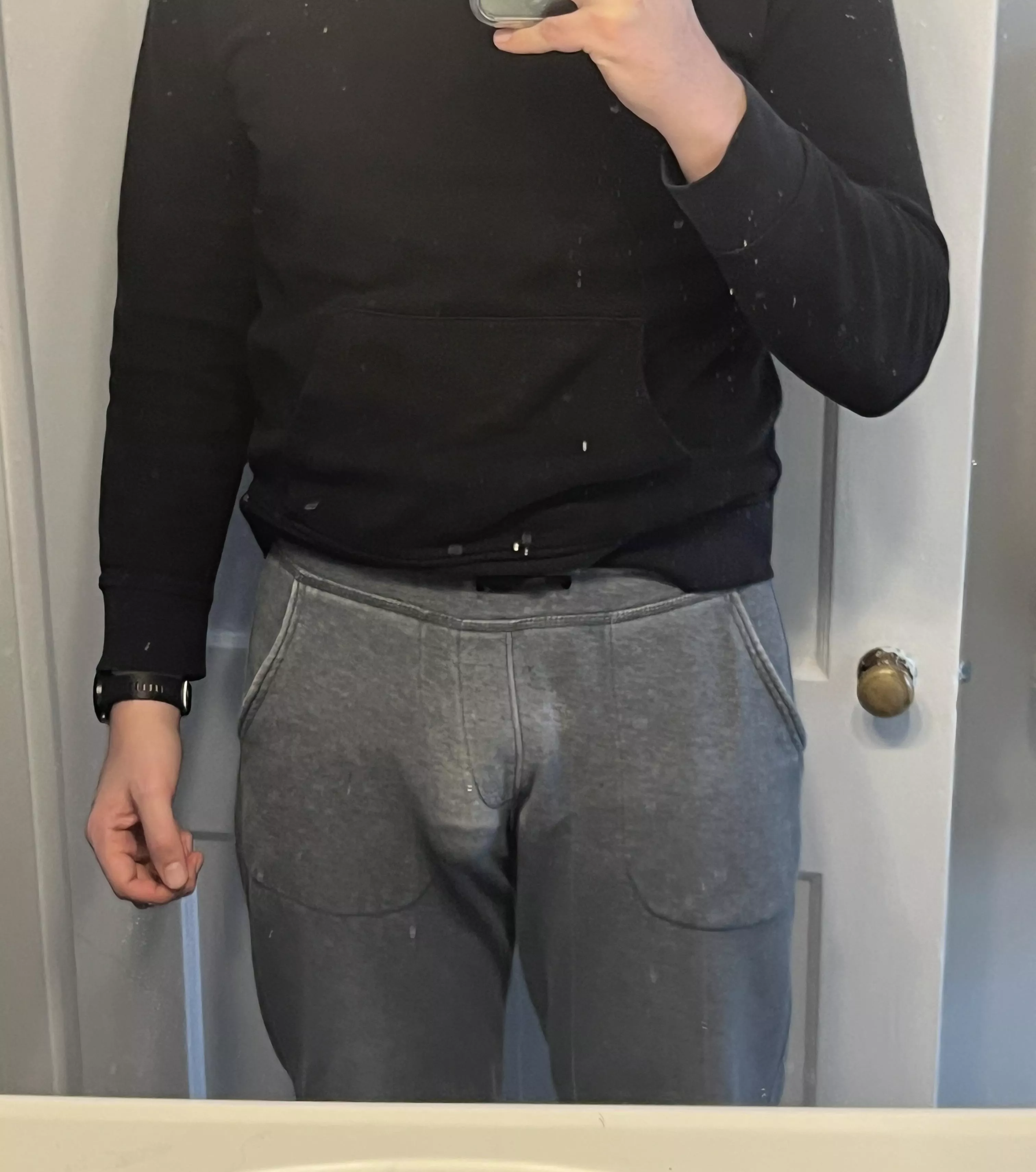 Any bros appreciate an insane grey sweats bulge? (25)