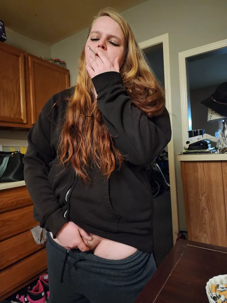 Be honest, who else smokes like this? 🤪