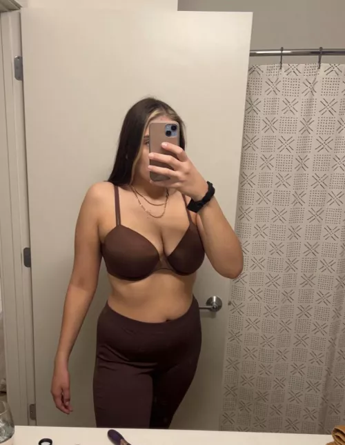 Best part of the day is getting undressed 😉🧡