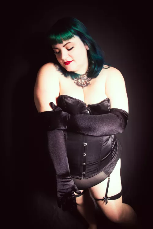 Black satin goddess 🖤