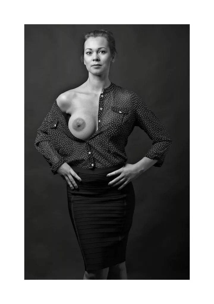 busty sexretary - nude MILF model Kamila