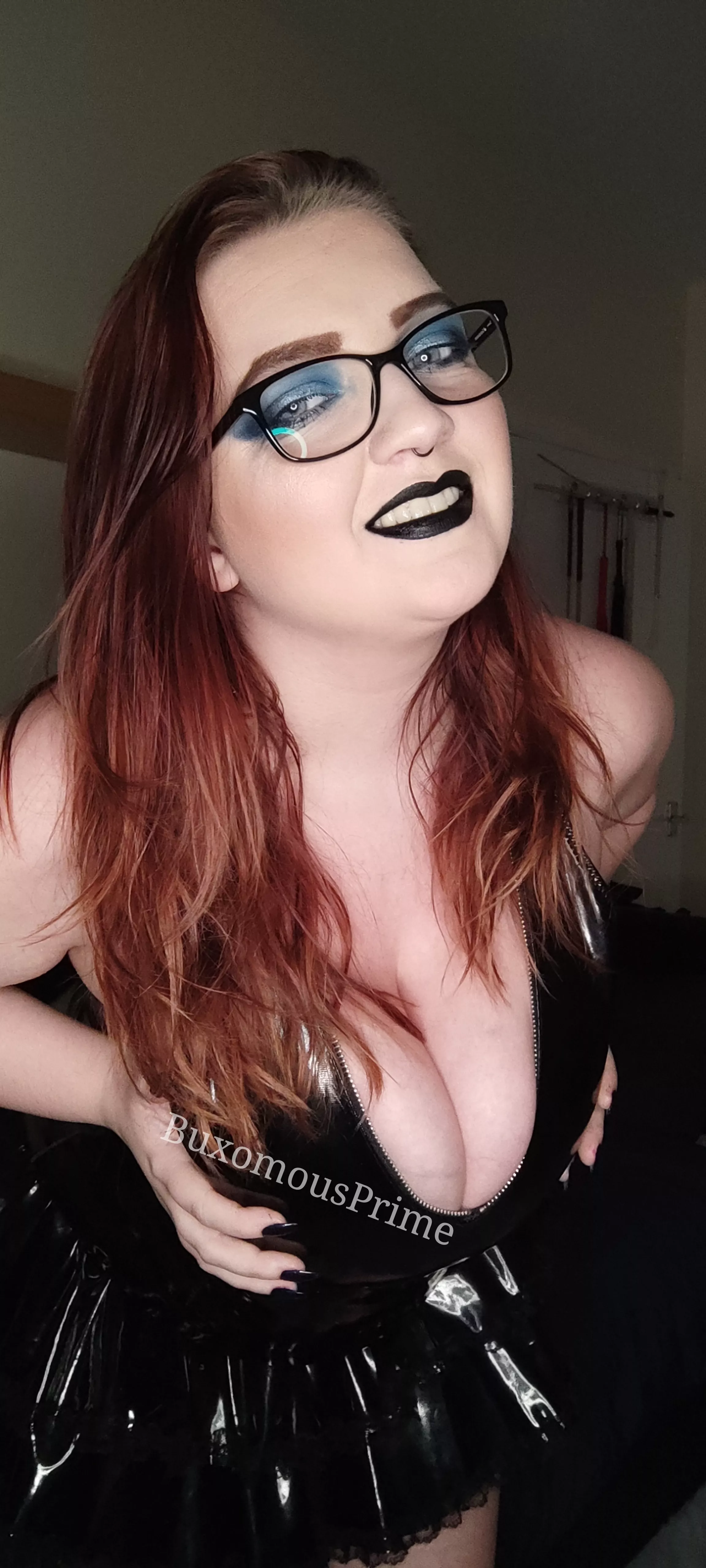 Buxomous and beautiful 😍😍😍