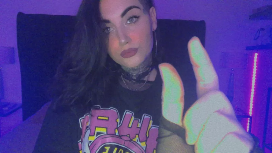 can i be ur goth mommy? 🕸🦂😈