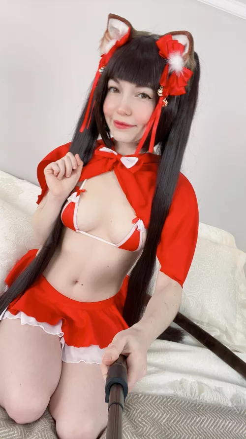 Chocola needs some pats! Cosplay by Murrning_Glow