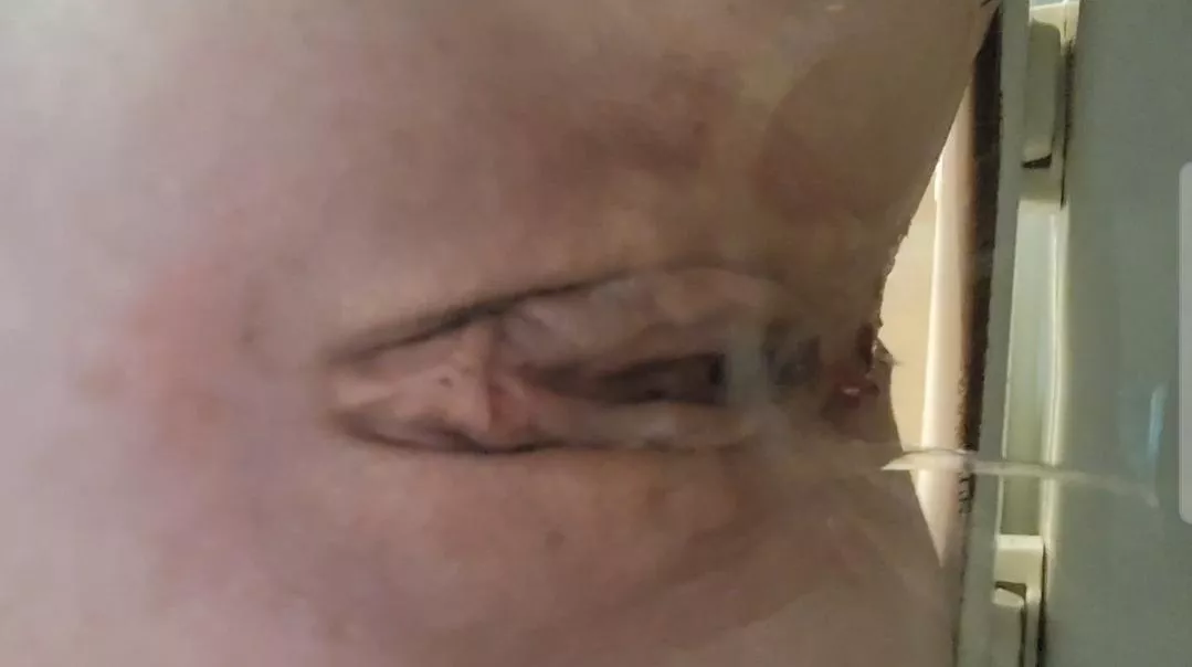 Daddy would you let me try this on your cock? what about your face 🙈😇