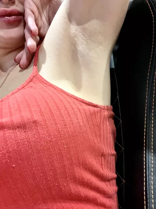 Do you like my armpit? 😊💋