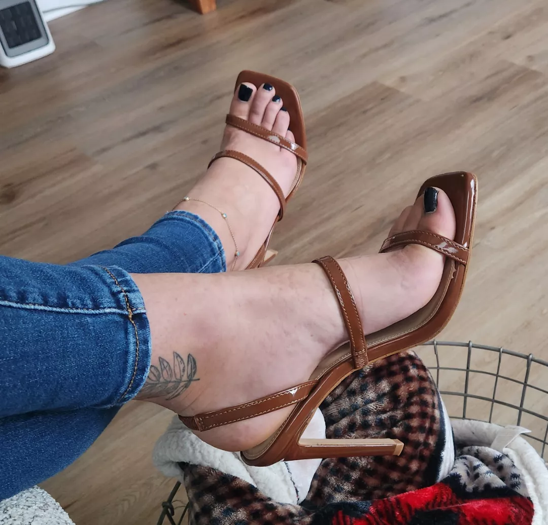 Do you like my feet in heels? 😉
