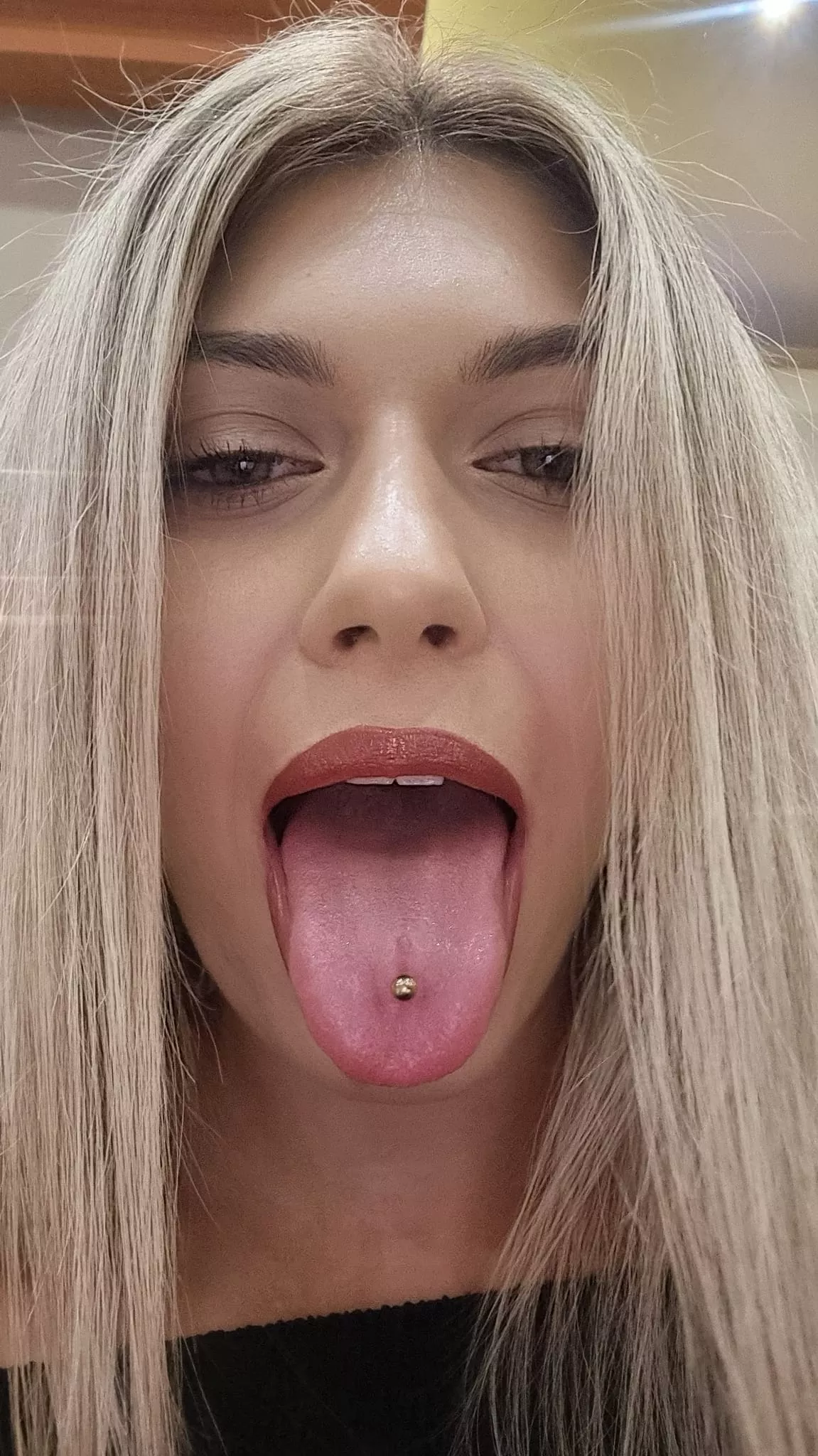 Does she makes you wanna cum in her mouth :P