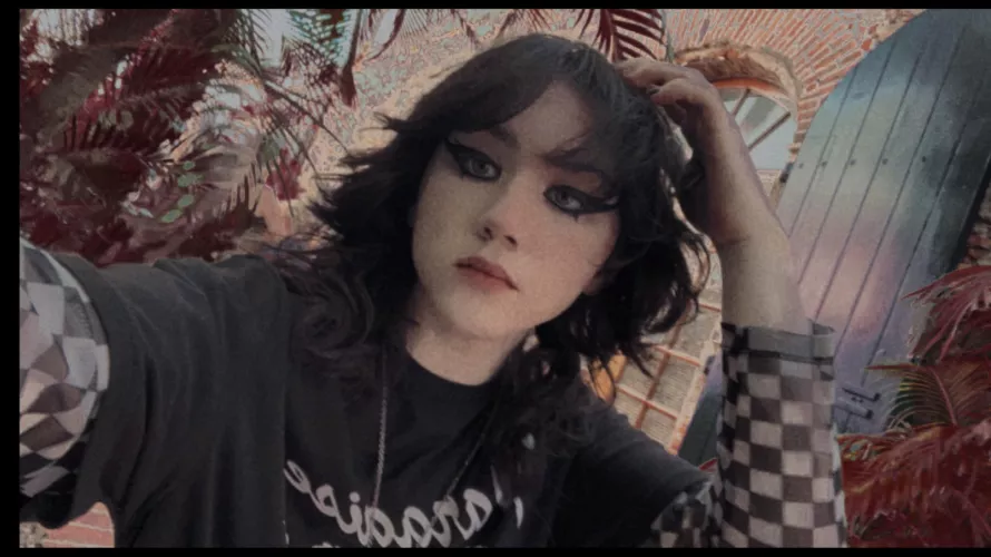 Don’t make me wait for a falling star, I’ve been afraid that the blood in my heart won’t sing for me a melody that talks. Drown me in the rain, I’d swim and sing for you