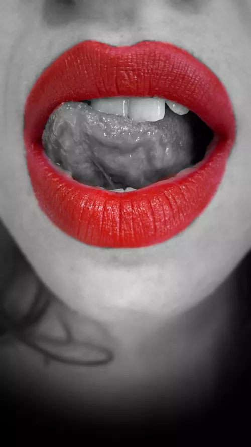 F22 Text me if you would kiss me