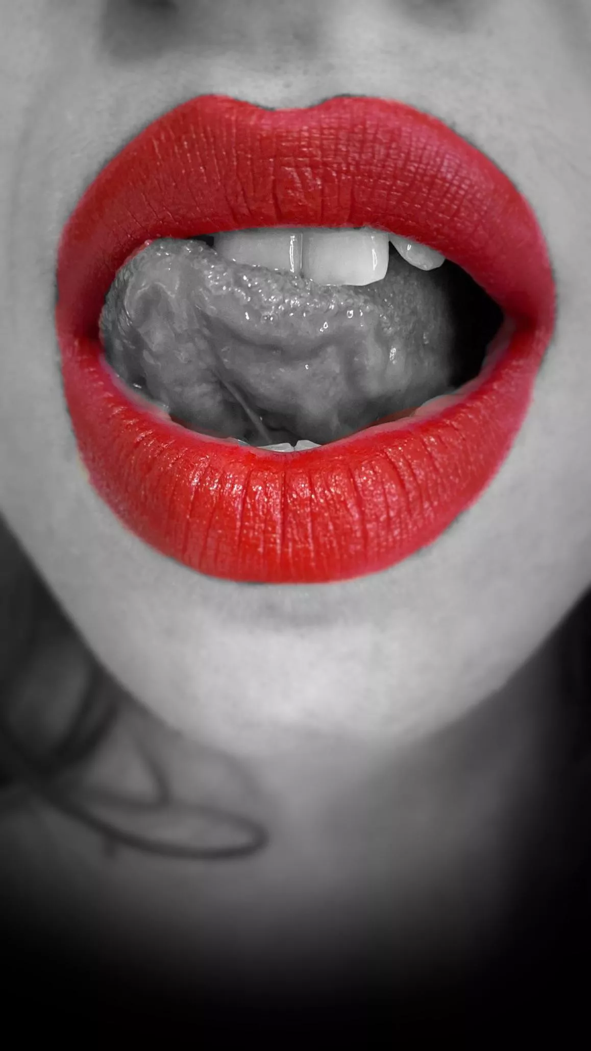 F22 Text me if you would kiss me