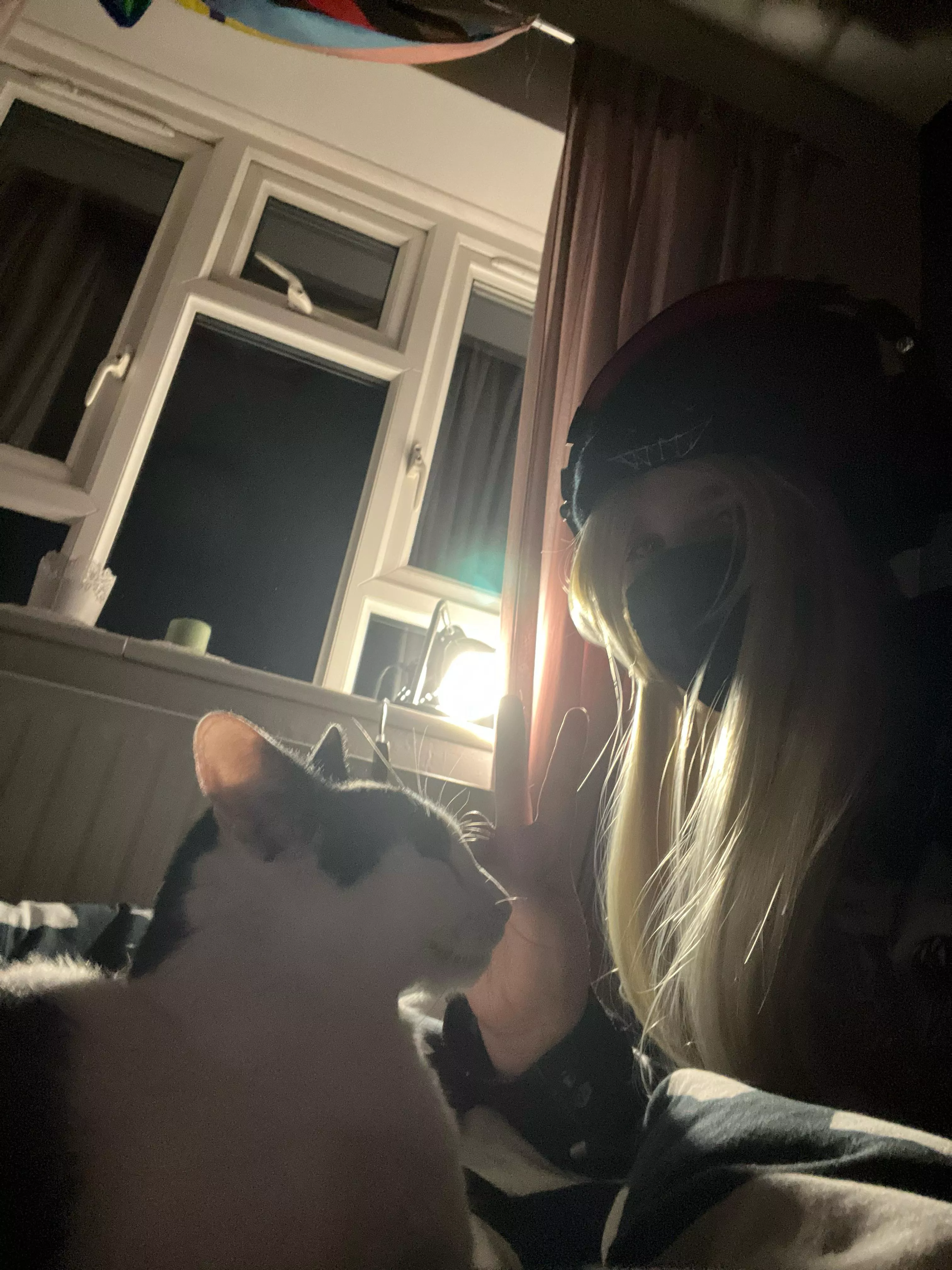 Femboy and a kitty <3