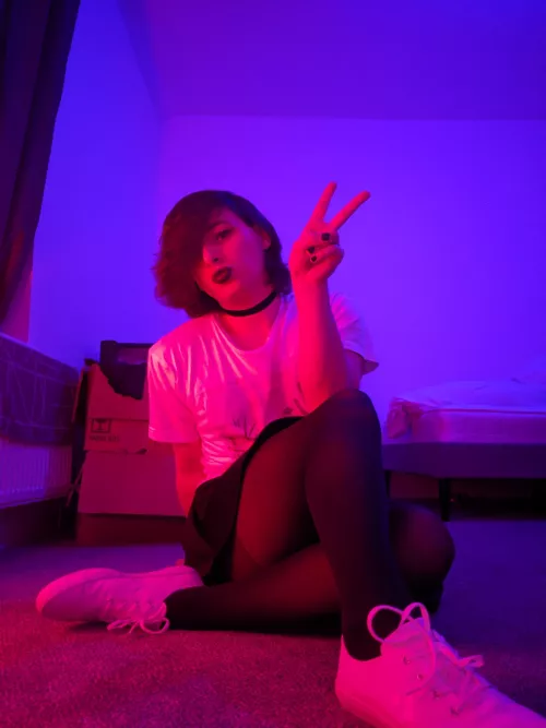 Guys will literally pose in bisexual lighting instead of going to therapy