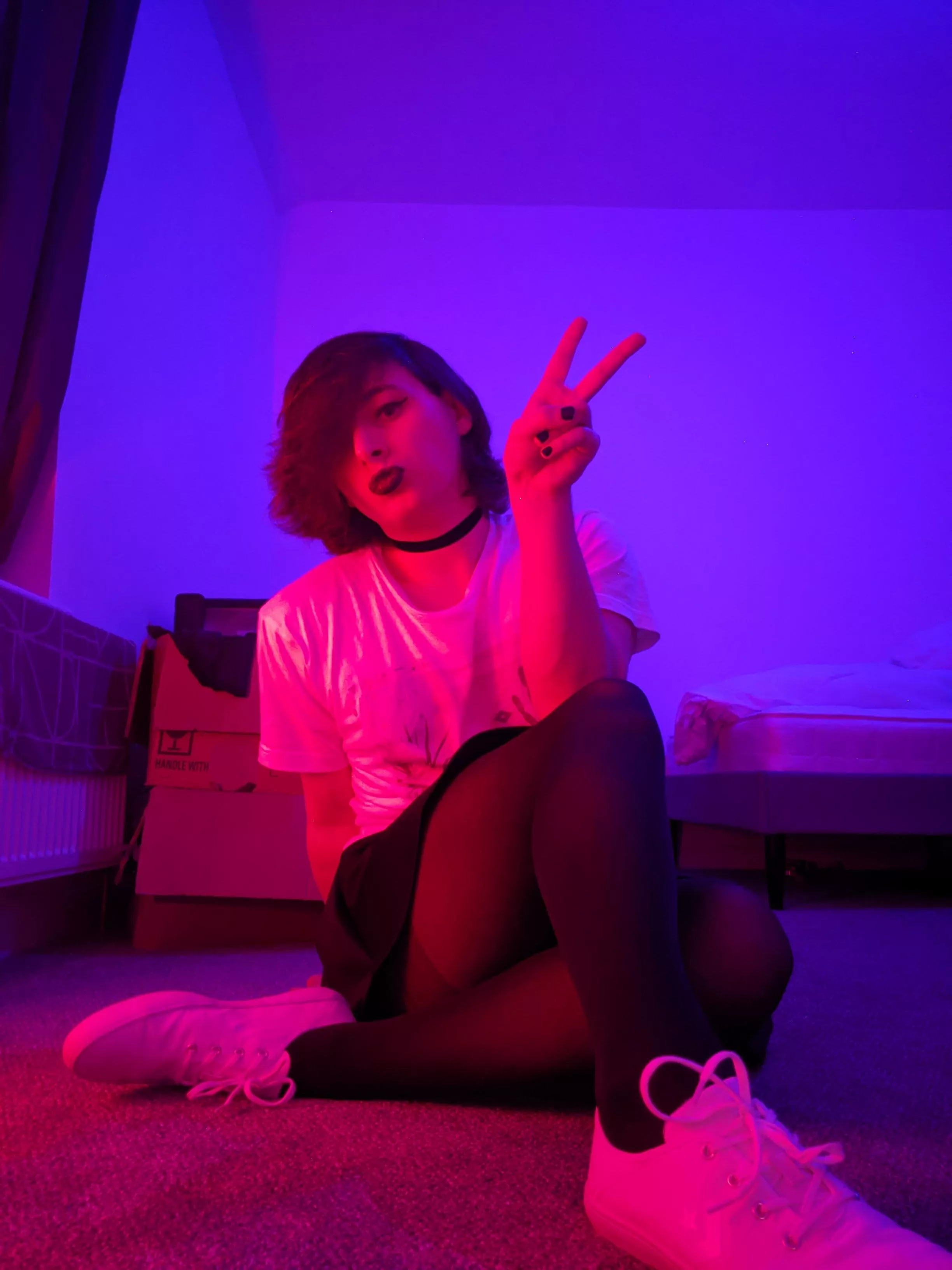 Guys will literally pose in bisexual lighting instead of going to therapy