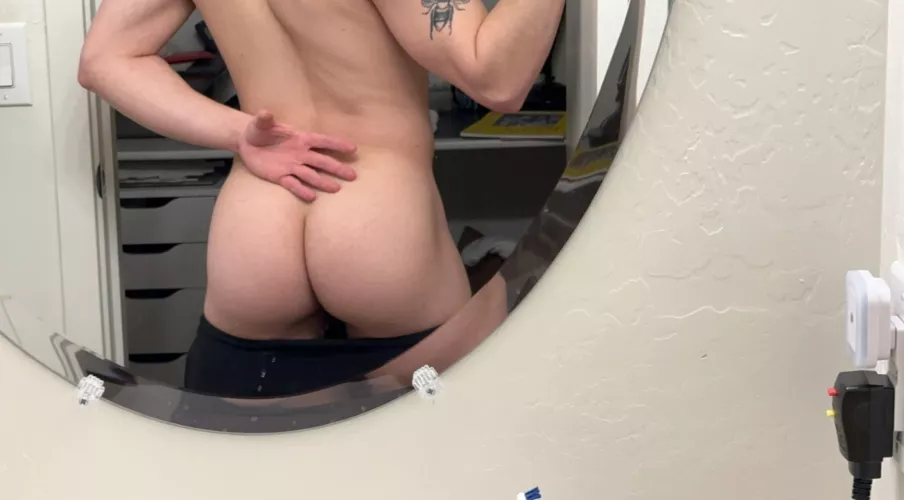Had one of the best ass workouts last night and felt so plump.