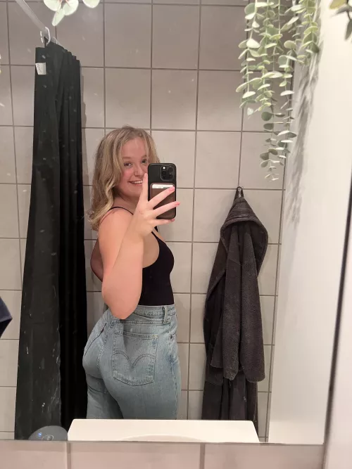 Hiii, hope you’re having a good day 💙🖤 [F22]