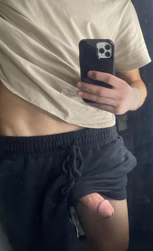 I know someone here can treat my cock right fashoo