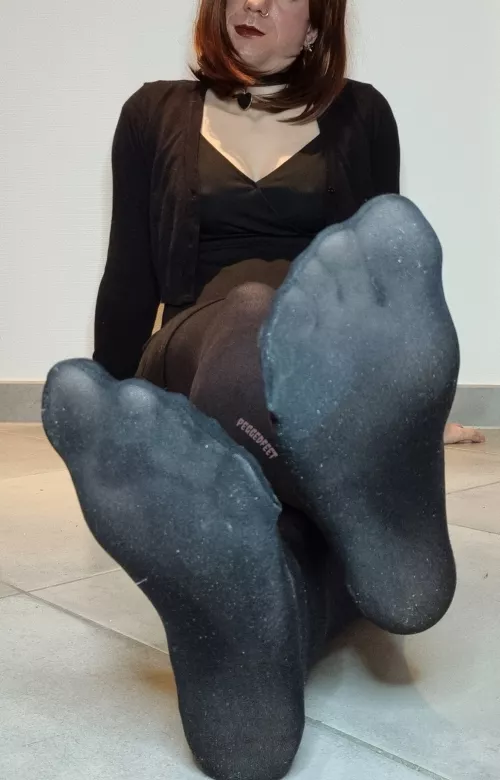 I love how my soles are shining through these thigh highs 🥰