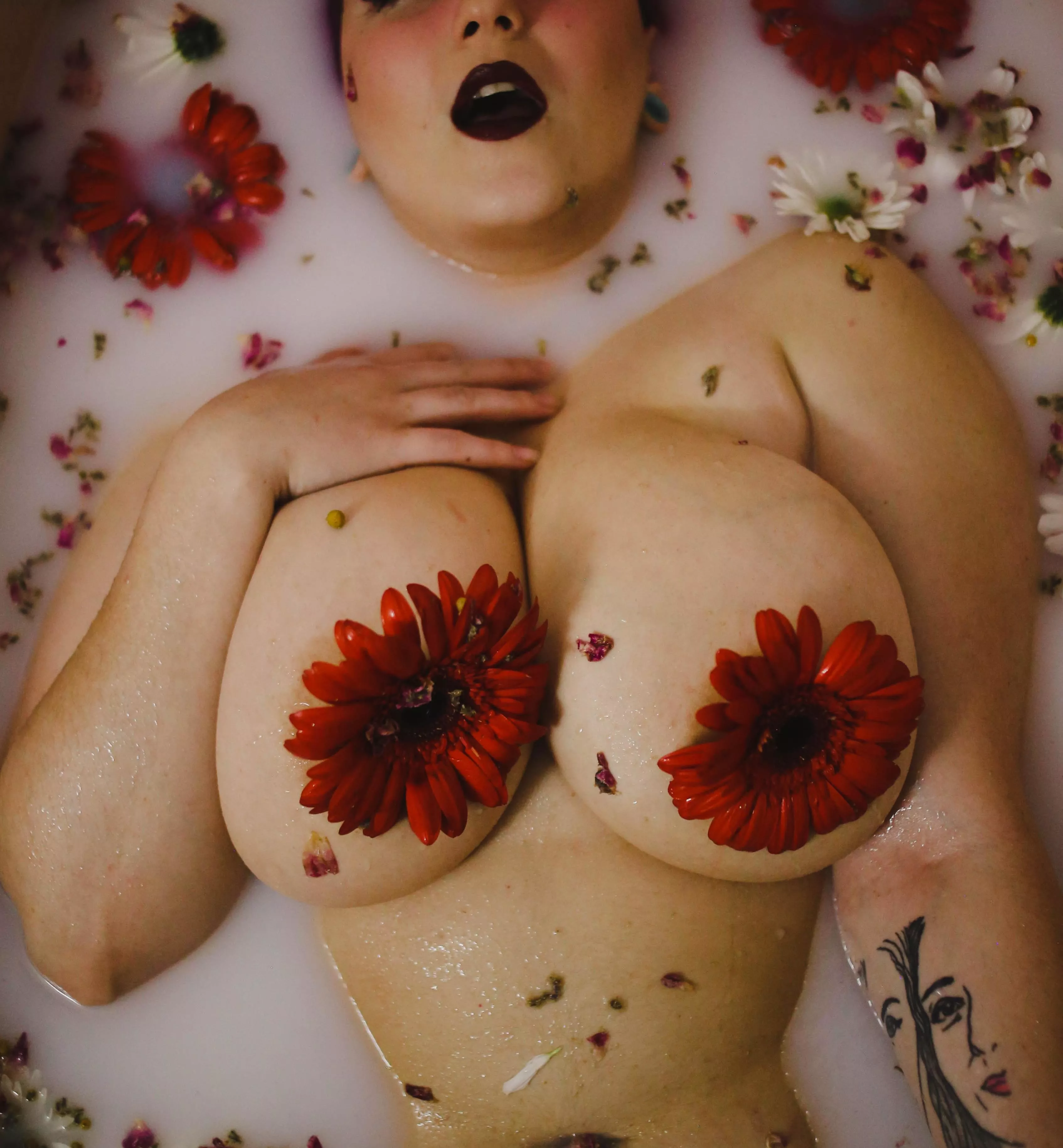 I wish someone would take a bath with me🥰