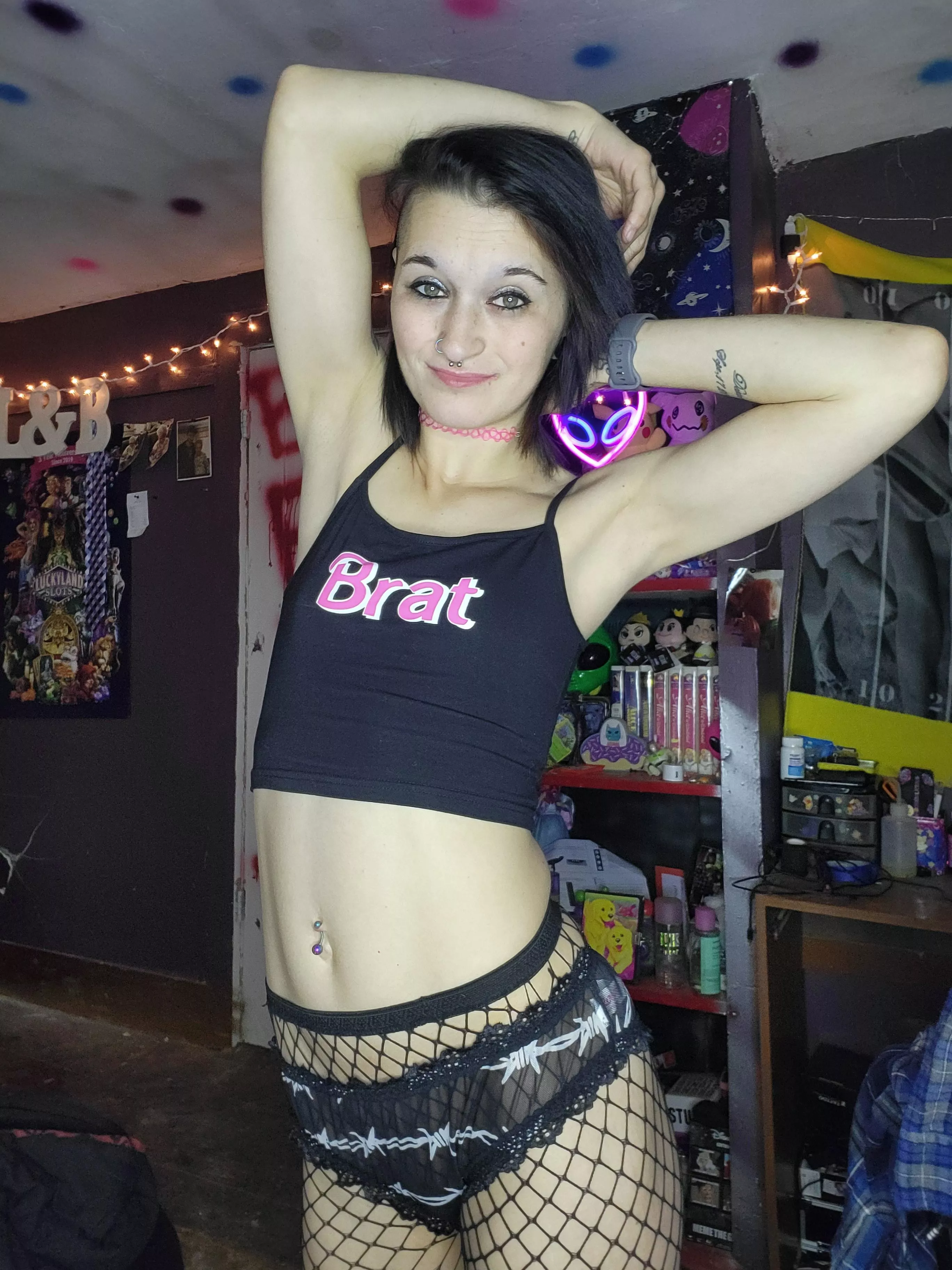 I'm the lil brat that's always horny😏