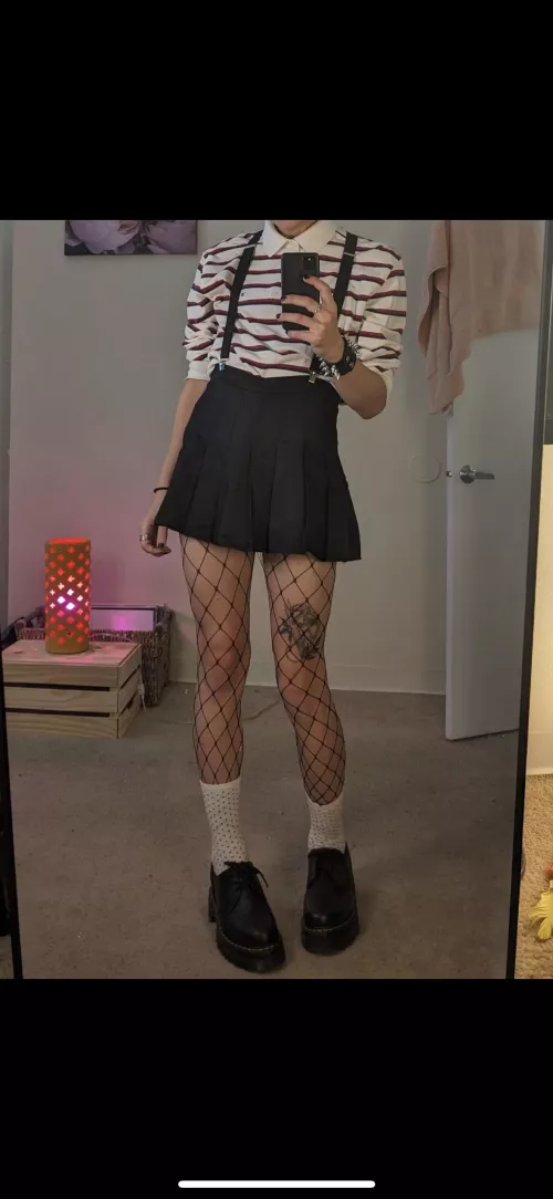 im very tough and scary, see the spiked bracelet? 😜