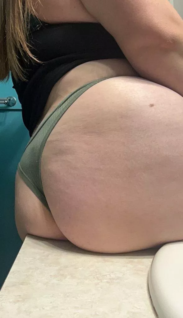 It’s Ass Wednesday 🍑🍑