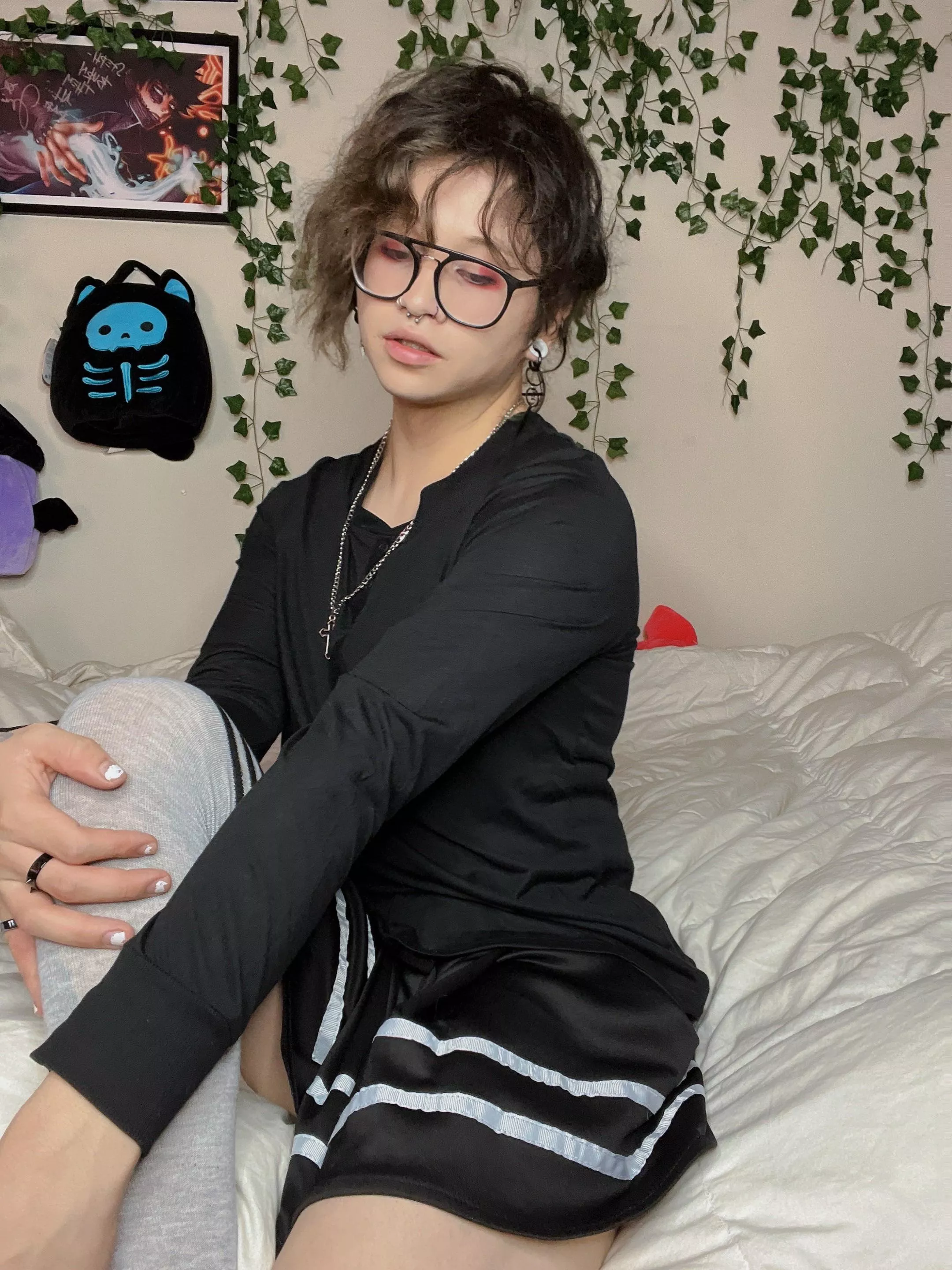 I’ve missed putting on a skirt, makeup & my thigh high socks 🖤