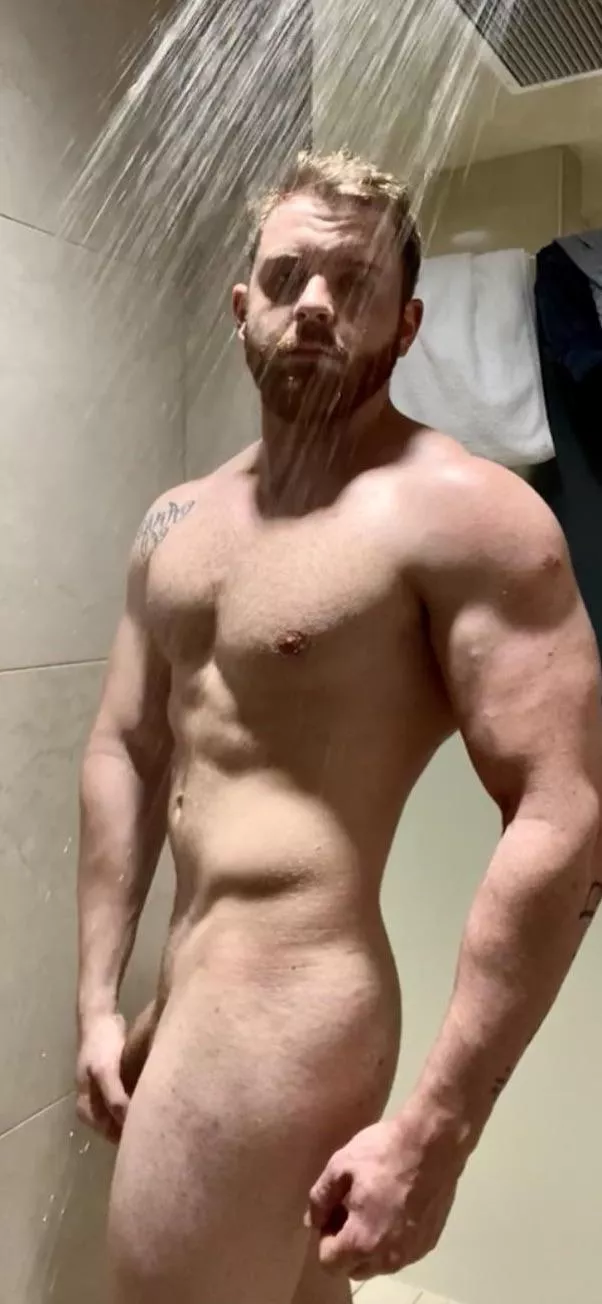 Let’s get each other soaked 💦👀