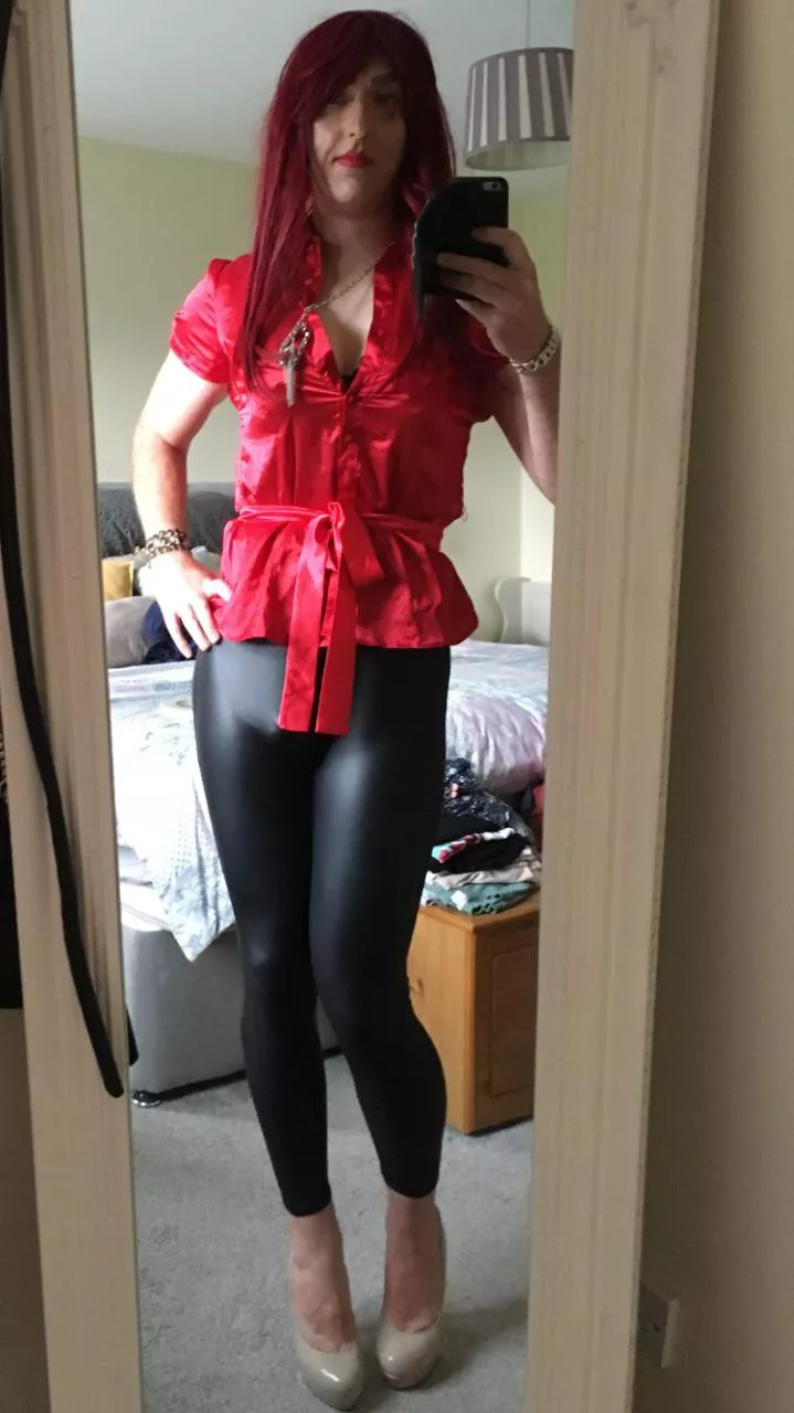 Like my leggings? Come feel them x