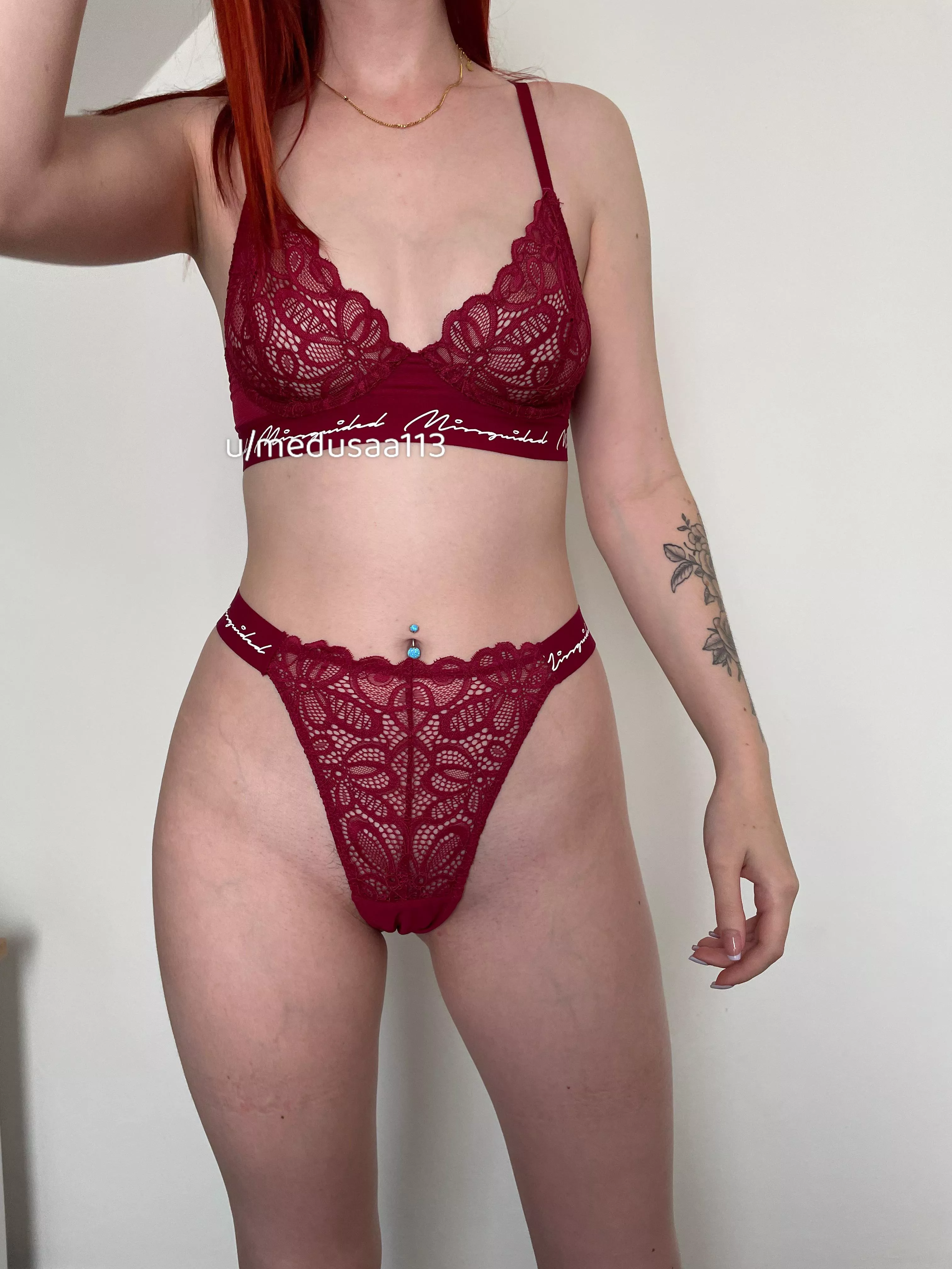 Love a red lingerie set ❤️ (F)