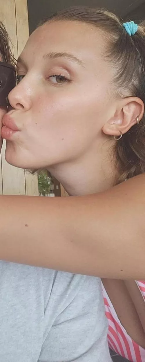 Millie Bobby Brown always melts me with those hot thick lips. I would love to edge for hours denying myself.