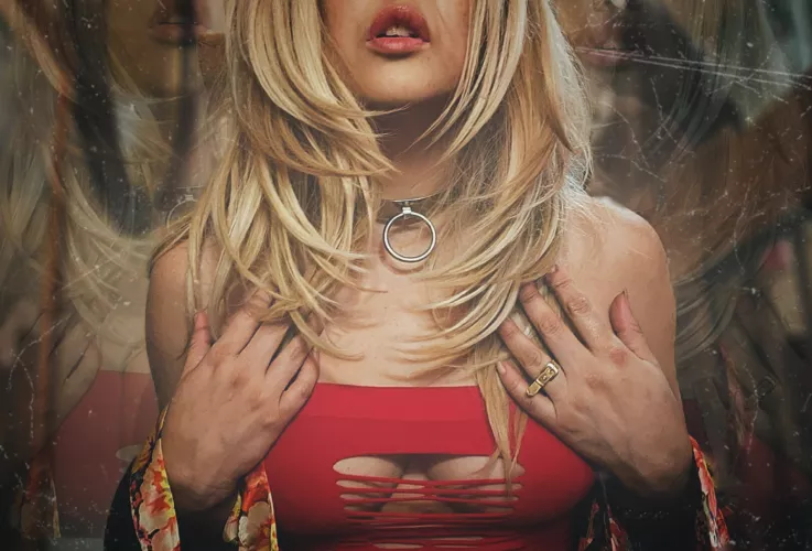 mornin yall, I'm new here! would this be considered underboob?